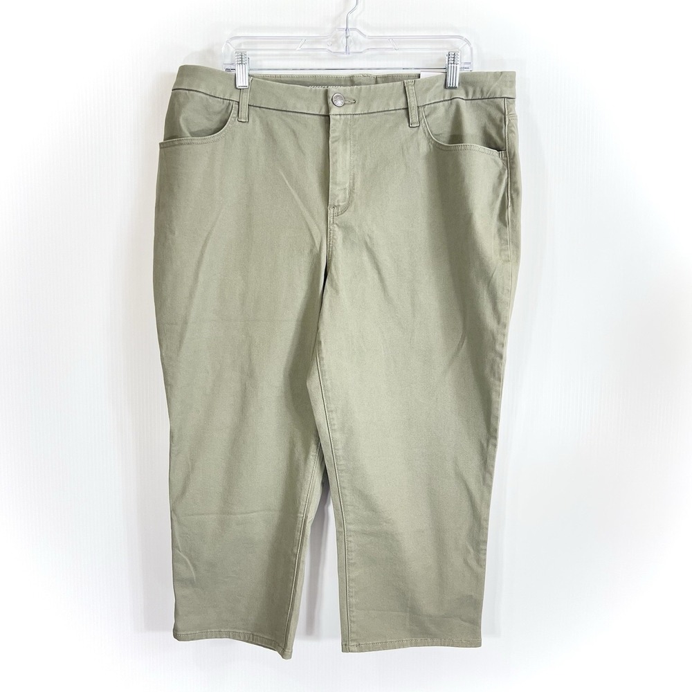 Chicos Girlfriend Slim Leg Capri Crop Pants Size 3 Perfect Stretch Green‎ NEW